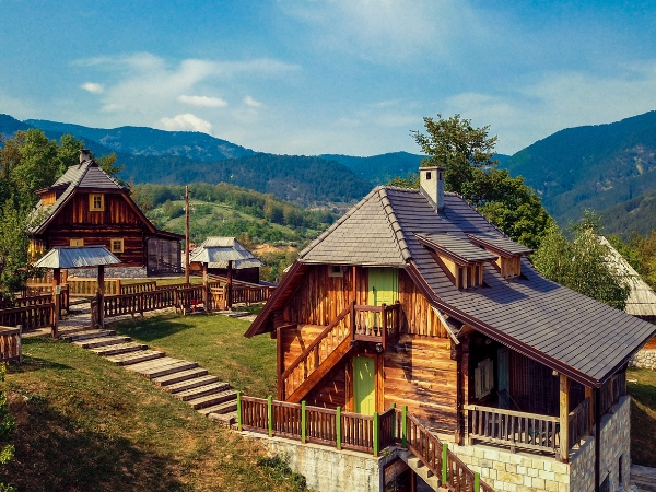 Western Serbia Road Trip With Mountain and Lake Views